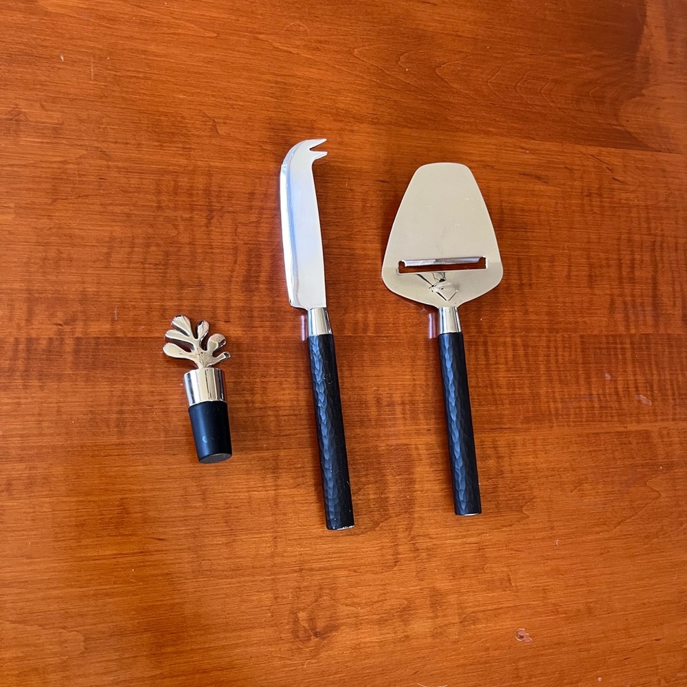 Crate&Barrel Cheese Knife Set w/ Leaf Wine Stopper